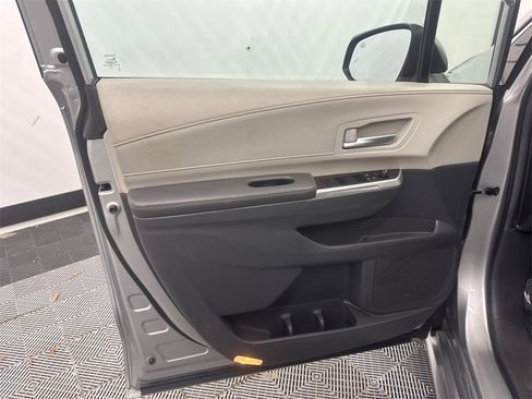 Used 2024 Toyota Sienna XLE image 11