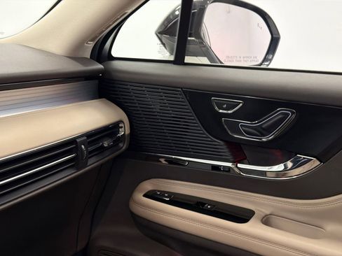 Certified 2022 Lincoln Corsair Standard w/ Premium Package image 32