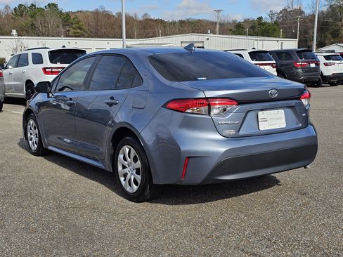 Used 2025 Toyota Corolla LE image 12
