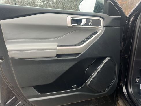 Used 2023 Ford Explorer XLT w/ Equipment Group 202A image 10