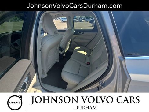 Used 2023 Volvo XC60 B5 Ultimate w/ Protection Package Premier FWD image 12