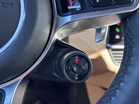 Used 2022 Porsche Cayenne Coupe image 30