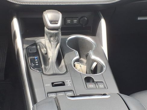 Used 2021 Toyota Highlander XLE AWD/4WD image 13