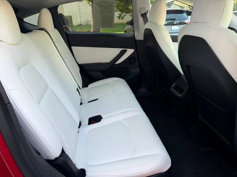 Used 2022 Tesla Model Y Long Range AWD/4WD image 22