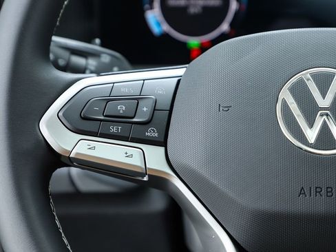 New 2026 Volkswagen Tiguan SE image 60