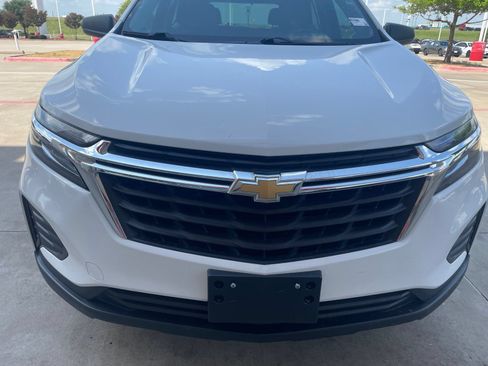 Used 2022 Chevrolet Equinox LS FWD image 2