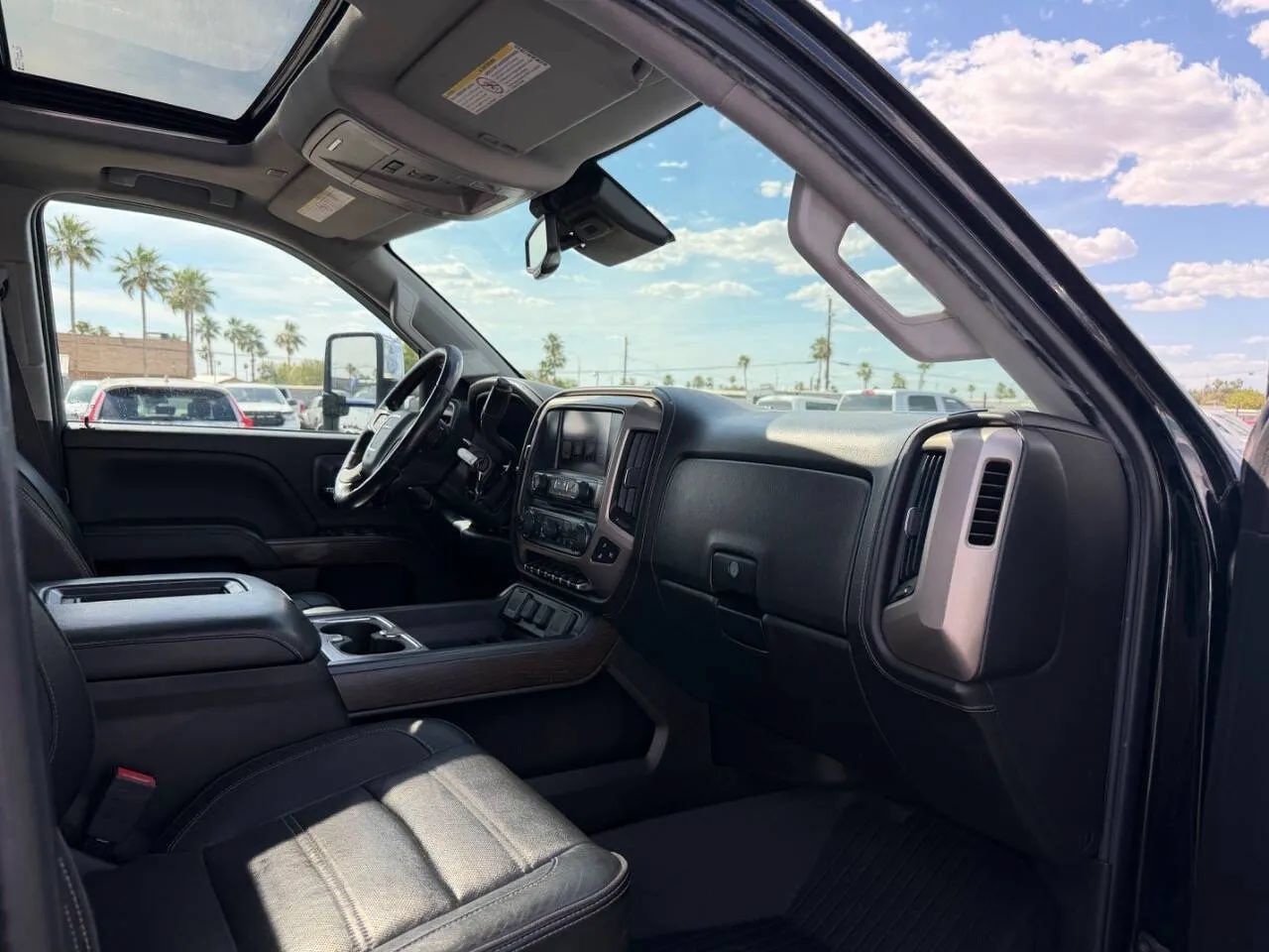 Used 2017 GMC Sierra 2500 Denali w/ Duramax Plus Package AWD/4WD image 30