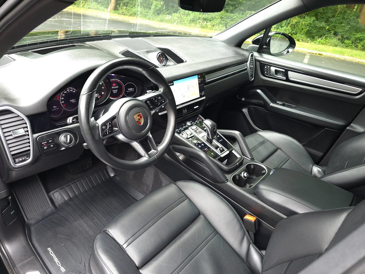Used 2023 Porsche Cayenne Platinum Edition AWD/4WD image 2