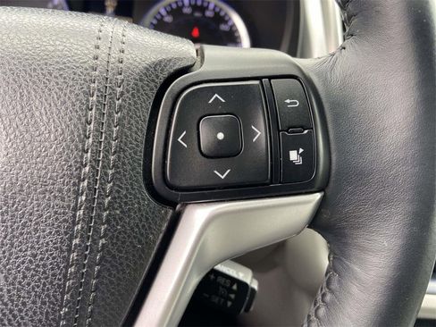 Used 2015 Toyota Highlander XLE image 32