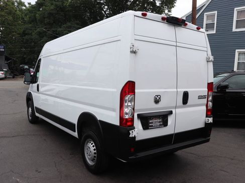 Used 2025 RAM ProMaster 2500 w/ Convenience Group FWD image 3