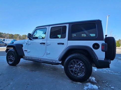 Used 2024 Jeep Wrangler Sport S image 5