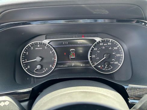 Used 2025 Nissan Pathfinder SL AWD/4WD image 18
