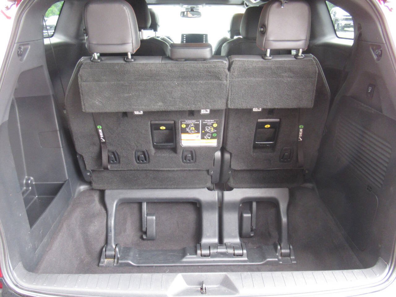 Used 2021 Toyota Sienna XSE w/ XSE Plus Package FWD image 14