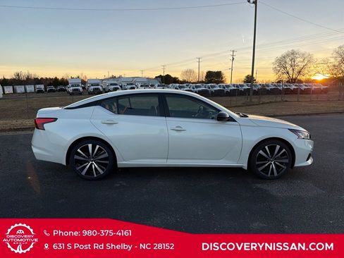 Certified 2020 Nissan Altima 2.5 SR w/ Premium Package image 6