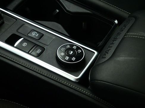 Used 2024 Nissan Pathfinder SL image 27