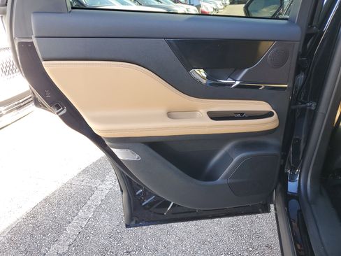 Certified 2023 Lincoln Corsair Reserve image 12