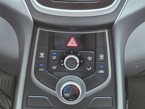 Used 2016 Hyundai Elantra SE w/ Option Group 02 FWD image 21