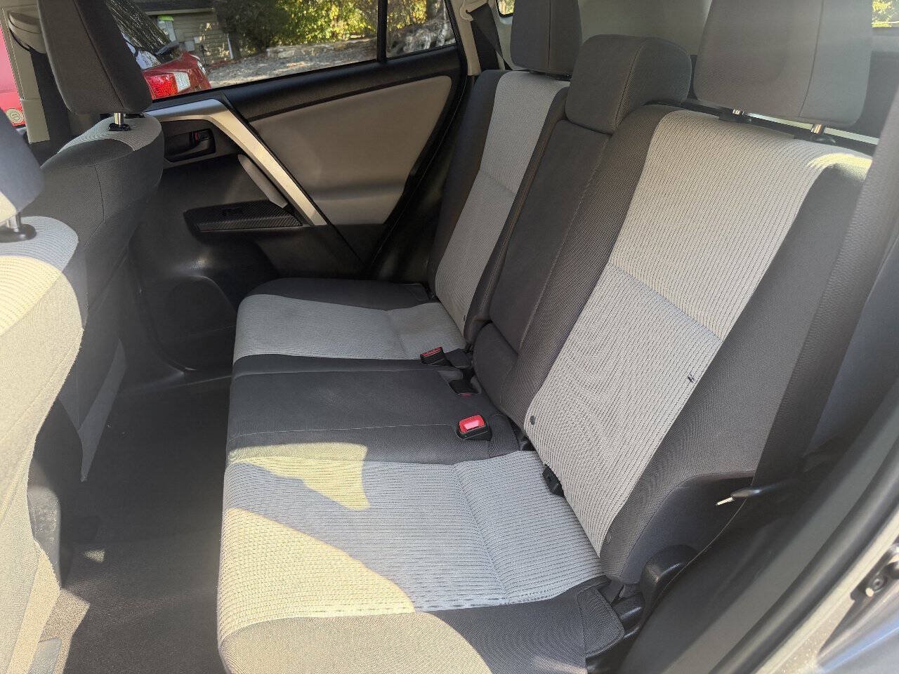 Used 2015 Toyota RAV4 LE AWD/4WD image 13