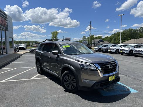 Used 2022 Nissan Pathfinder SV image 16
