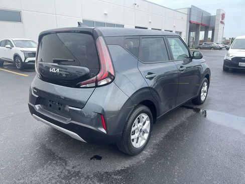Used 2025 Kia Soul LX w/ LX Technology Package FWD image 34