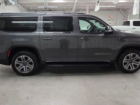 Used 2025 Jeep Wagoneer L Series II w/ 8-pass Seating Package AWD/4WD image 9