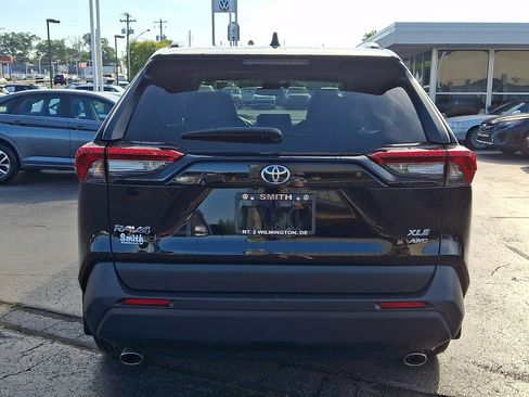 Used 2024 Toyota RAV4 XLE AWD/4WD image 5