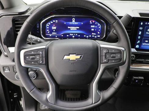 Used 2025 Chevrolet Silverado 2500 LT w/ Convenience Package AWD/4WD image 12