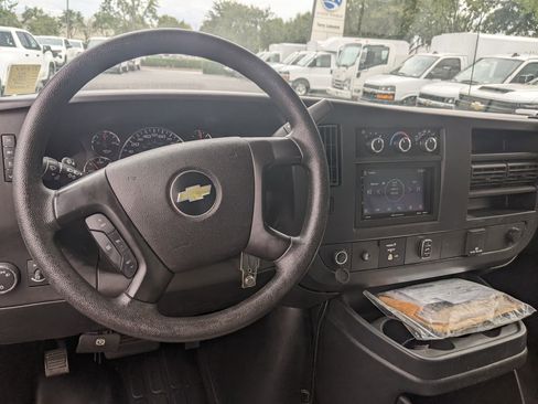 Used 2015 Chevrolet Express 2500 image 18