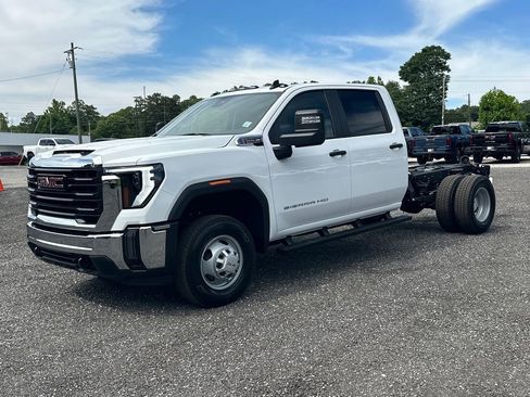 New 2026 GMC Sierra 3500 Pro w/ Convenience Package AWD/4WD image 2