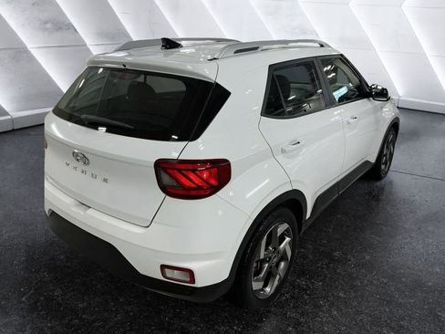 Certified 2022 Hyundai Venue SEL image 4