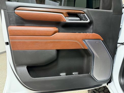 Used 2025 GMC Sierra 2500 Denali Ultimate w/ Max Trailering Package image 12