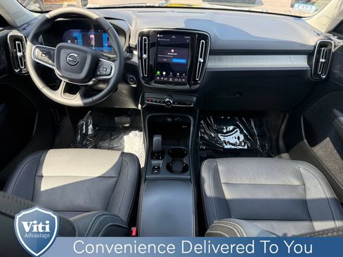 Used 2025 Volvo XC40 B5 Core w/ Protection Package Premier AWD/4WD image 2