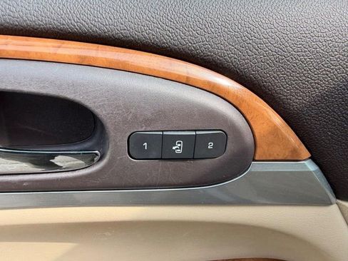Used 2010 Buick Enclave CXL w/ Trailering Provision Package FWD image 22