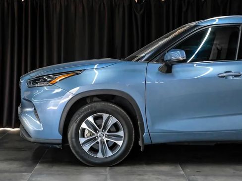 Used 2021 Toyota Highlander XLE FWD image 17