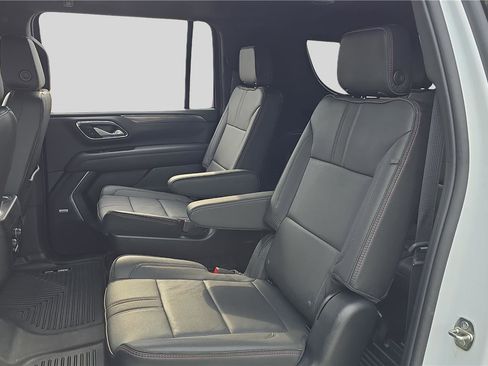 Used 2022 Chevrolet Suburban RST w/ Luxury Package AWD/4WD image 18
