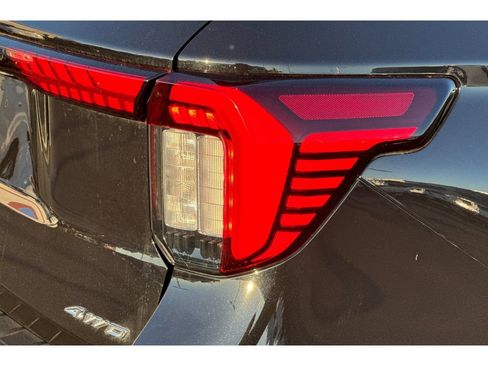 Used 2025 Ford Explorer Active image 34