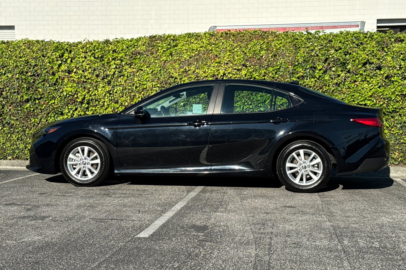 Used 2025 Toyota Camry LE FWD image 7