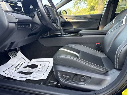 Used 2025 Toyota Camry SE FWD image 12