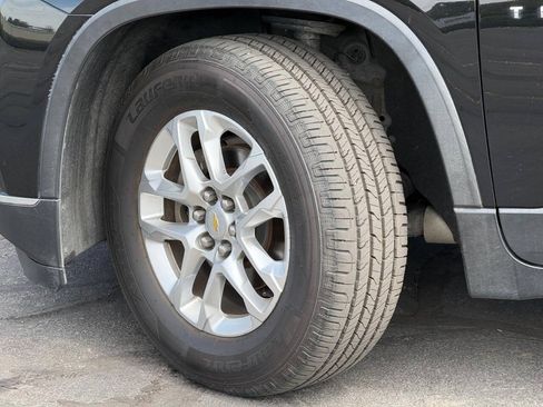 Used 2019 Chevrolet Traverse LT FWD image 16