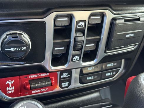 Certified 2025 Jeep Wrangler Unlimited Rubicon 4xe w/ Convenience Group AWD/4WD image 28