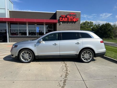 Used 2016 Lincoln MKT AWD w/ Equipment Group 201A image 1