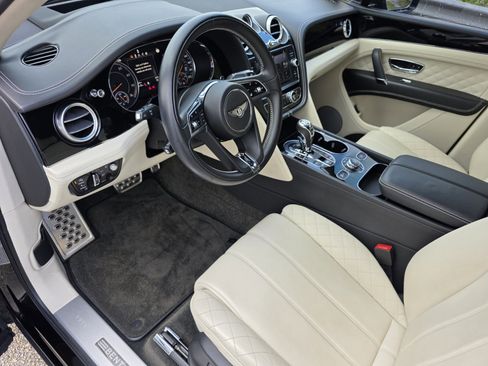 Used 2019 Bentley Bentayga image 11