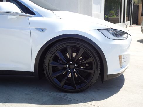 Used 2016 Tesla Model X 90D image 12