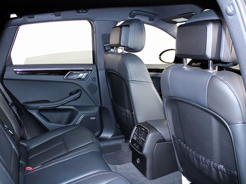 Used 2023 Porsche Macan image 24