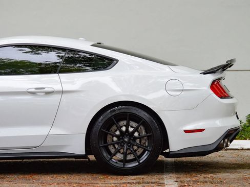 Used 2018 Ford Mustang Shelby GT350 w/ Convenience Package RWD image 7