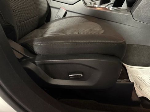 Used 2016 Ford Explorer XLT image 36