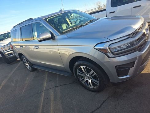 Used 2024 Ford Expedition XLT image 3