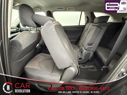 Used 2021 Toyota Highlander LE image 46