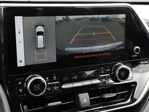 Used 2024 Toyota Highlander Platinum image 23