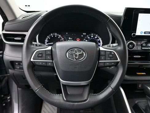 Used 2023 Toyota Highlander XLE image 14